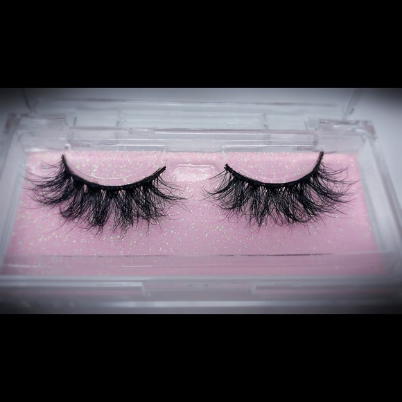 🎀Glitz & Glam Cruelty Free Mink Lashes-Paradise🎀 - Picture 3 of 4
